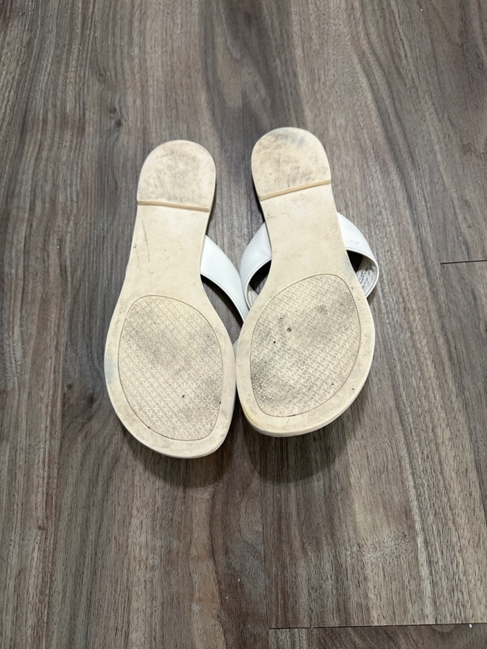 Tory Burch White Leather Logo Thong Sandals with Gold Emblem - Picture 7 of 11